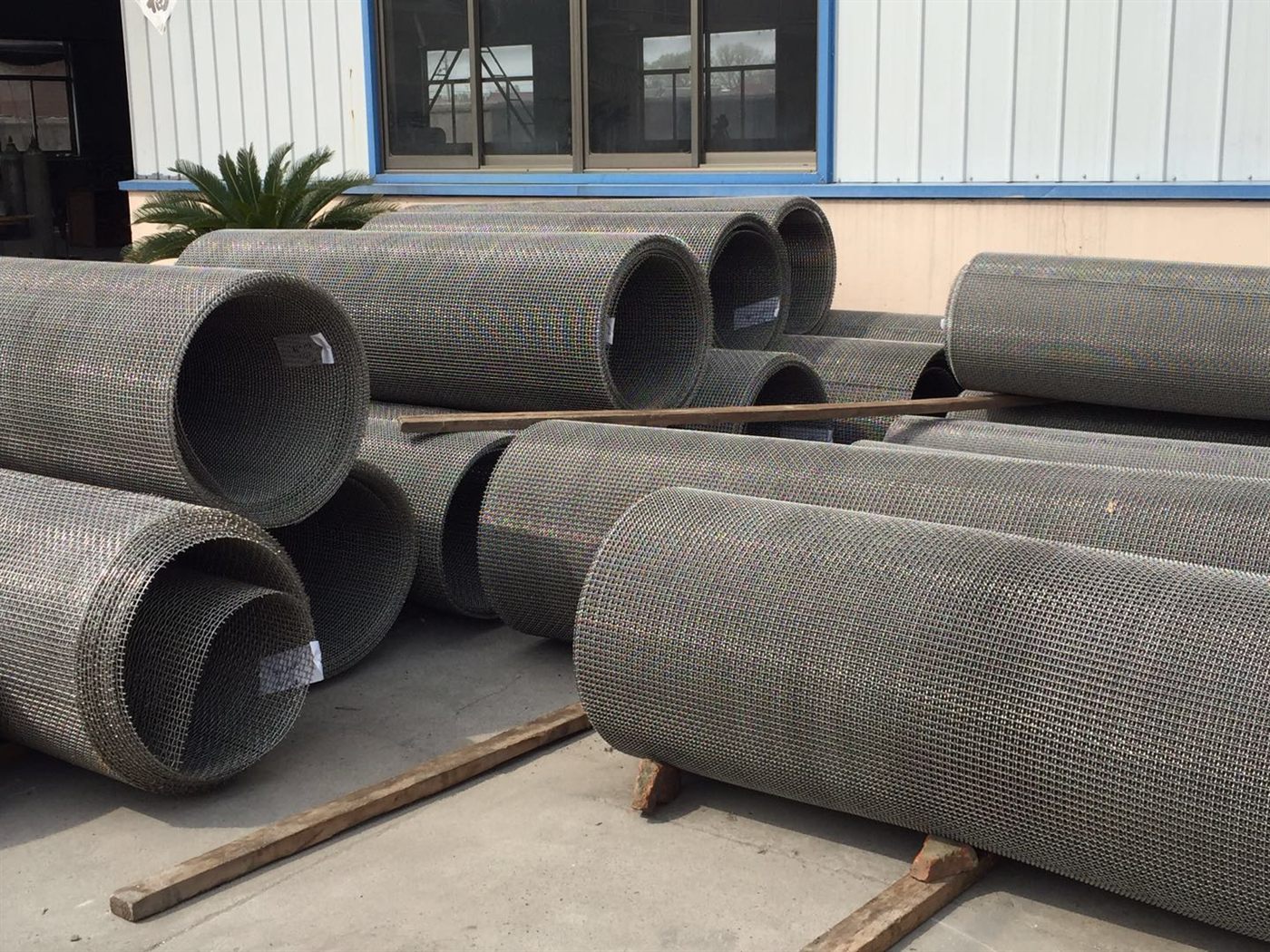 Stainless steel wire mesh belt rolls